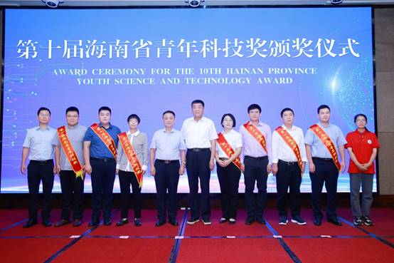 说明: J:\5.买球体育官方网站(2022年11月始)\照片\【20230530】王咸鹏 第十届海南省青年科技奖\微信图片_202305301023081.jpg