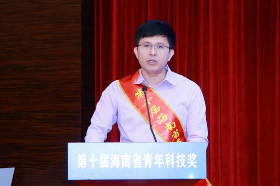 说明: J:\5.买球体育官方网站(2022年11月始)\照片\【20230530】王咸鹏 第十届海南省青年科技奖\微信图片_20230530090204.jpg